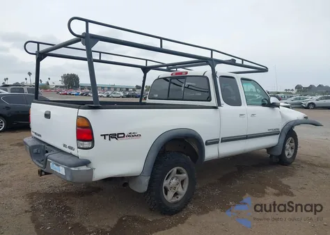 2000 Toyota Tundra Sr5 V8 z USA, uszkodzony, nr VIN 5TBBT4412YS079960